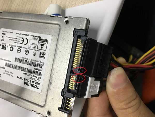 Kết nối cáp SATA với SSD